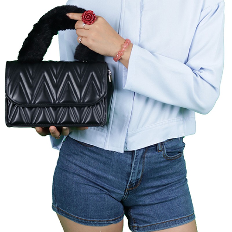 Stylist Black Hand Bag With Fur Handle--1